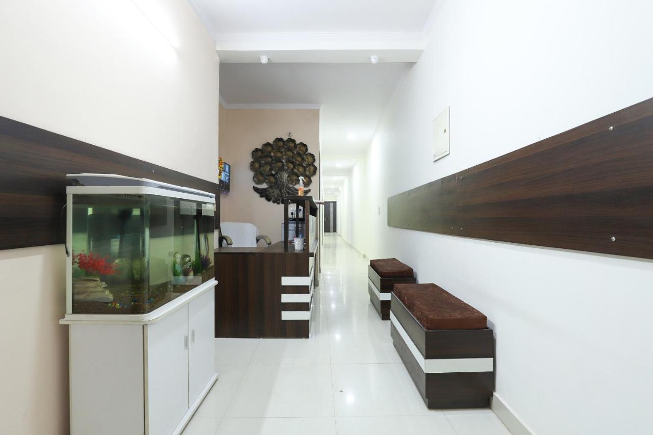 Oyo 77819 Shahdara Inn Ню Делхи Екстериор снимка