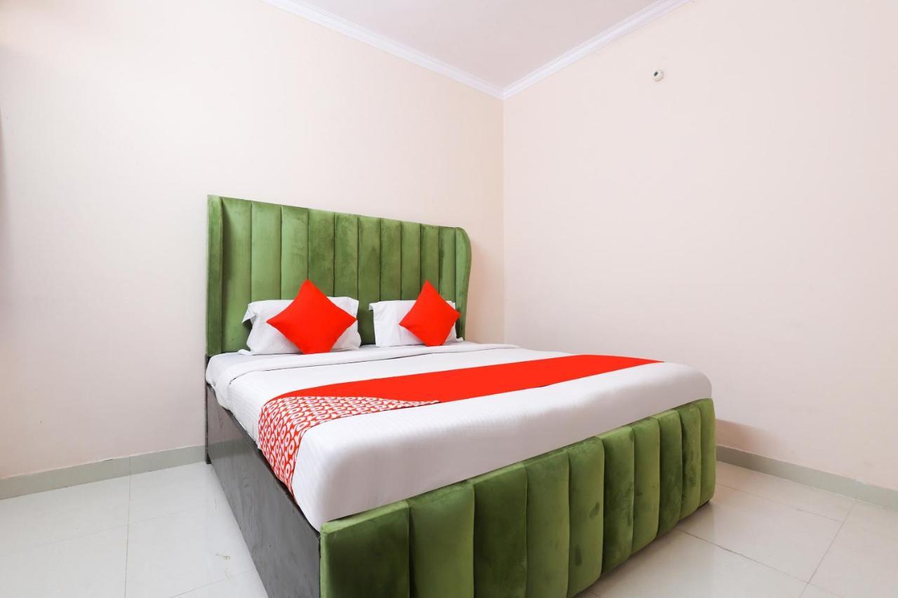 Oyo 77819 Shahdara Inn Ню Делхи Екстериор снимка
